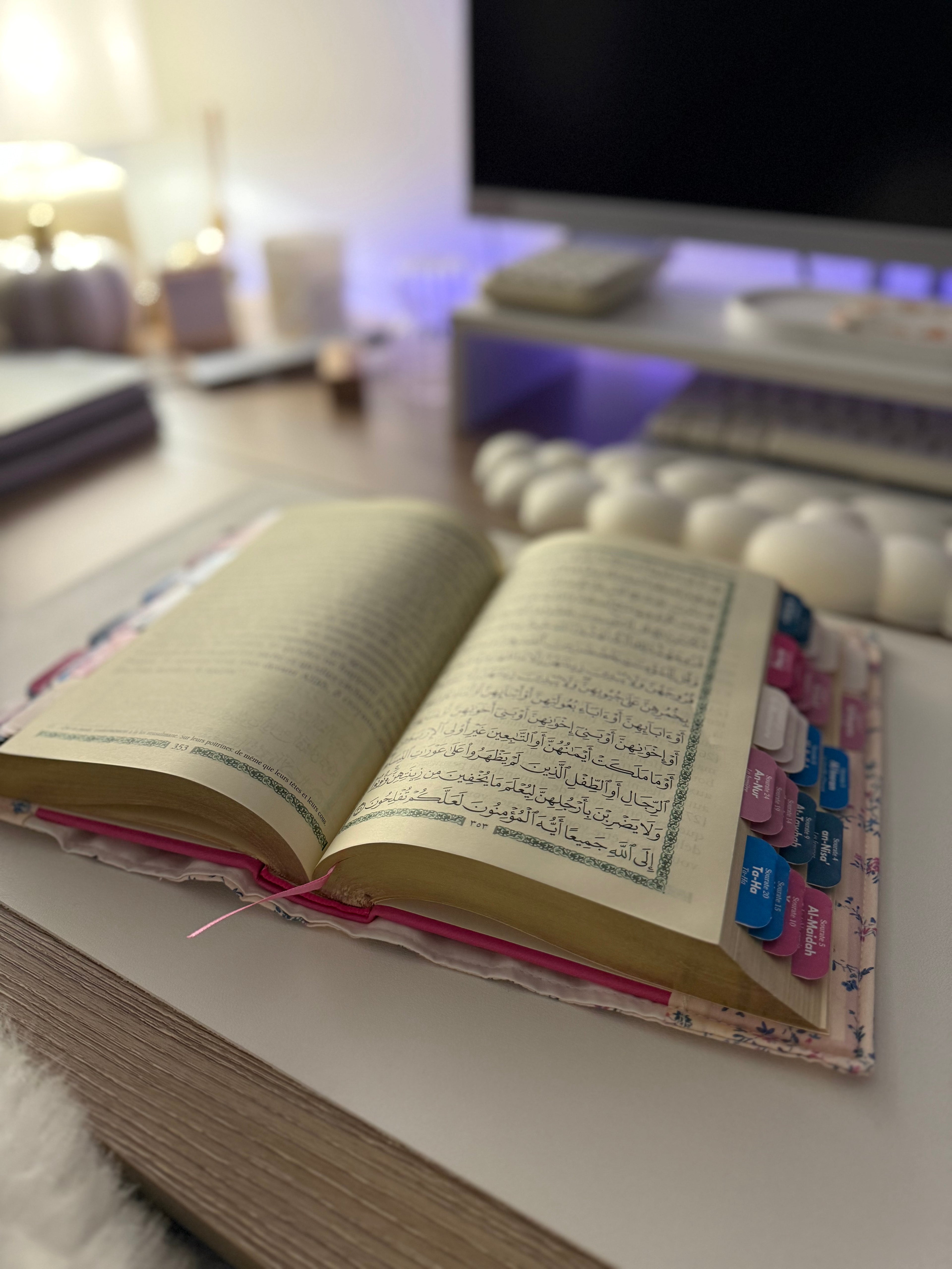 Qur’an avec onglets et couverture fleurie